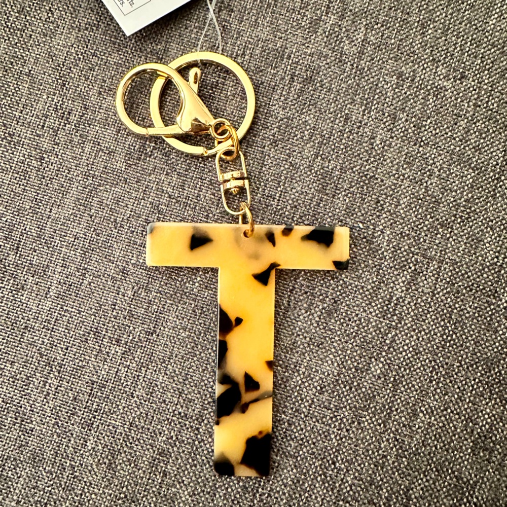 ⭐️FREE W/ANY PURCHASE | “T” Initial Keychain | BNWT